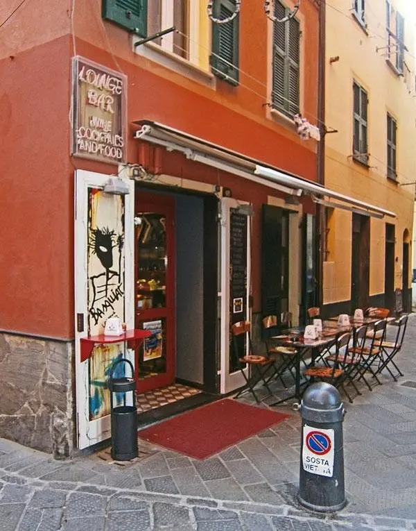 Basquiat Lounge Bar